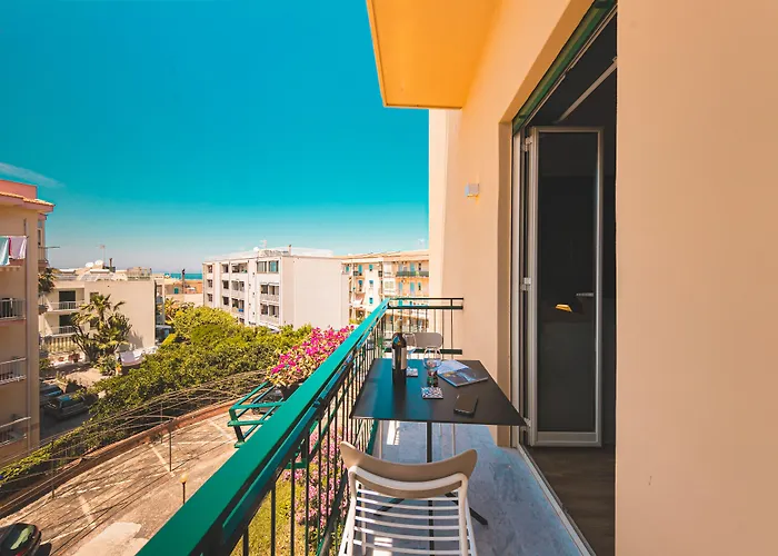 Nooria Sicilian Charme 4* تْشيفالو
